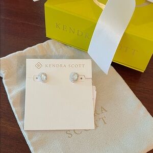 Kendra Scott Cade Stud Earrings in ivory Mother of Pearl